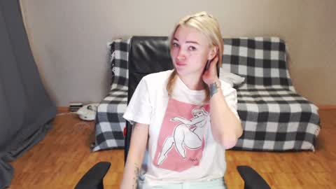 Snapshot of puma_ma chatting on December 10, 3:52 am Polly online show from December 10, 3:52 am