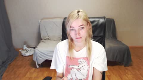 Snapshot of puma_ma chatting on December 17, 12:00 pm Polly online show from December 17, 12:00 pm