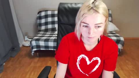 Snapshot of puma_ma chatting on December 21, 3:42 pm Polly online show from December 21, 3:42 pm