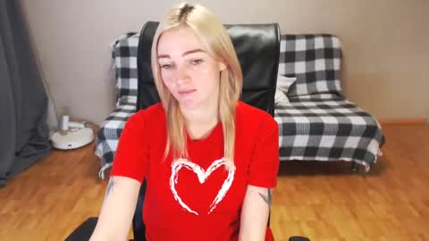 Snapshot of puma_ma chatting on December 25, 7:46 am Polly online show from December 25, 7:46 am