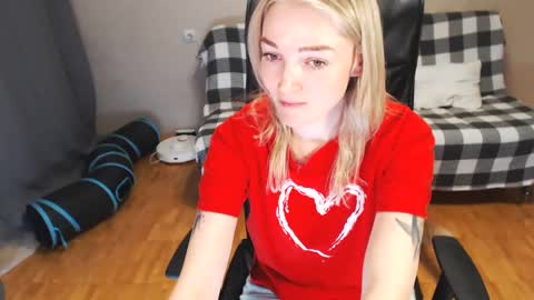 Snapshot of puma_ma chatting on February 25, 3:05 pm Polly online show from February 25, 3:05 pm