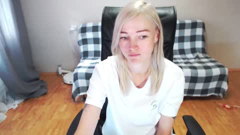 Snapshot of puma_ma chatting on September 10, 4:34 am Polly online show from September 10, 4:34 am