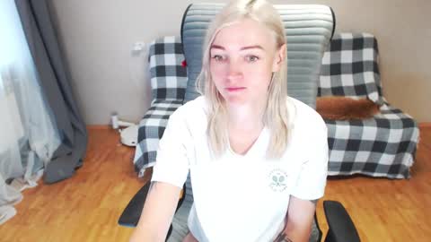 Snapshot of puma_ma chatting on September 11, 4:45 am Polly online show from September 11, 4:45 am