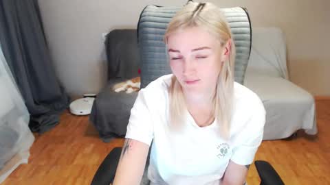 Snapshot of puma_ma chatting on October 3, 12:46 pm Polly online show from October 3, 12:46 pm