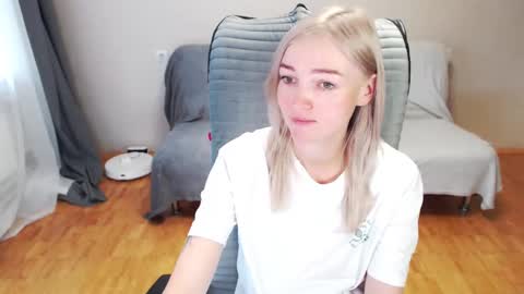 Snapshot of puma_ma chatting on October 13, 4:34 am Polly online show from October 13, 4:34 am