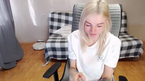 Polly online show from March 31, 4:02 am