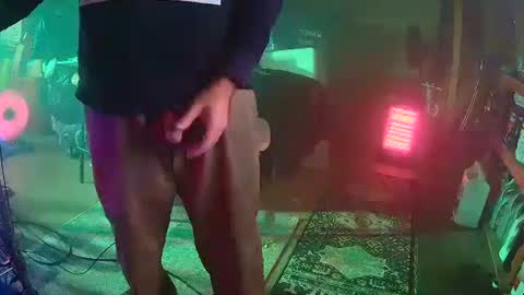 punkrunr083 online show from February 26, 7:42 am