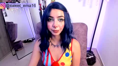 Snapshot of purple_ema chatting on October 29, 7:59 pm purple_ema online show from October 29, 7:59 pm