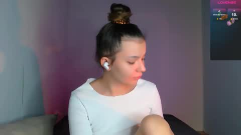 Carolyn online show from October 12, 12:20 am