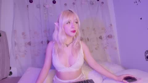 Snapshot of purplelilith3 chatting on September 25, 9:02 am Purple Lilith online show from September 25, 9:02 am