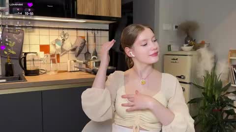 Snapshot of purrpure chatting on October 10, 7:13 pm Aileen online show from October 10, 7:13 pm