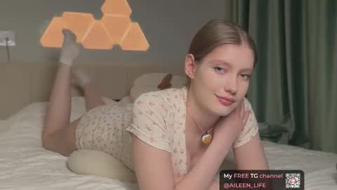 Snapshot of purrpure chatting on November 19, 7:14 pm Aileen online show from November 19, 7:14 pm