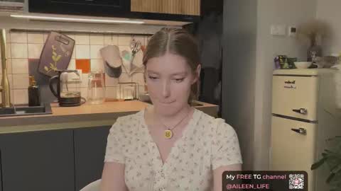 Snapshot of purrpure chatting on November 28, 7:27 pm Aileen online show from November 28, 7:27 pm