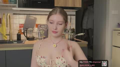 Snapshot of purrpure chatting on December 4, 7:11 pm Aileen online show from December 4, 7:11 pm