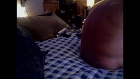 Snapshot of pussyeat2please chatting on December 17, 8:43 pm Rick online show from December 17, 8:43 pm