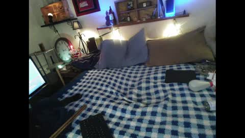 Snapshot of pussyeat2please chatting on December 24, 6:44 am Rick online show from December 24, 6:44 am