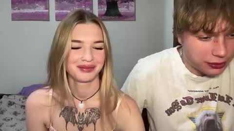 Snapshot of pussymoneywet chatting on September 19, 12:39 pm Lina online show from September 19, 12:39 pm