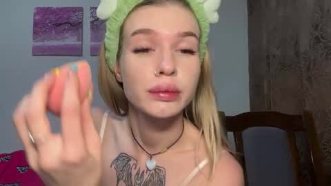 Snapshot of pussymoneywet chatting on September 21, 4:19 pm Lina online show from September 21, 4:19 pm