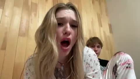 Snapshot of pussymoneywet chatting on September 23, 8:23 pm Lina online show from September 23, 8:23 pm