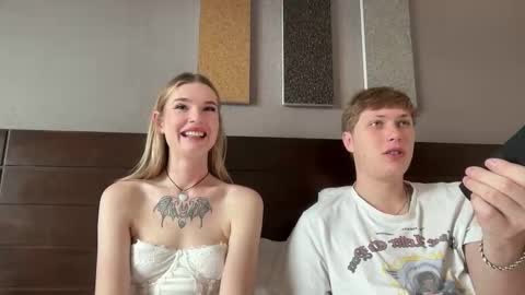 Snapshot of pussymoneywet chatting on October 13, 2:11 am Lina online show from October 13, 2:11 am