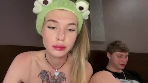 Snapshot of pussymoneywet chatting on October 17, 9:06 pm Lina online show from October 17, 9:06 pm