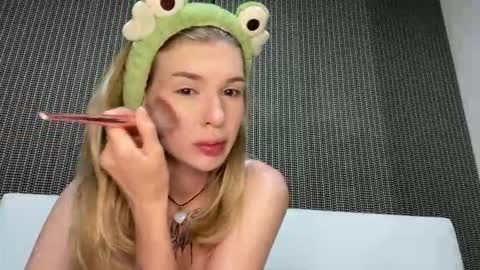 Snapshot of pussymoneywet chatting on October 27, 11:31 pm Lina online show from October 27, 11:31 pm