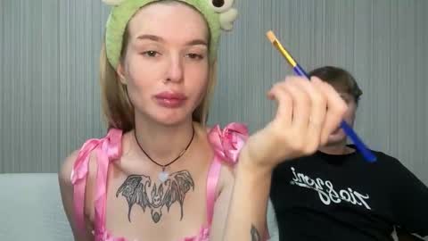 Snapshot of pussymoneywet chatting on November 2, 4:53 pm Lina online show from November 2, 4:53 pm