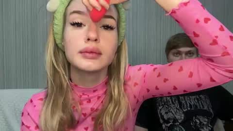 Snapshot of pussymoneywet chatting on November 10, 8:19 pm Lina online show from November 10, 8:19 pm