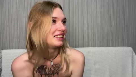 Snapshot of pussymoneywet chatting on November 21, 10:14 am Lina online show from November 21, 10:14 am