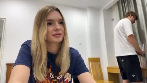 Snapshot of pussymoneywet chatting on December 2, 7:20 pm Lina online show from December 2, 7:20 pm