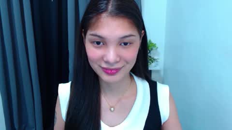 Snapshot of pussywetandwild chatting on October 5, 1:42 pm LHARA online show from October 5, 1:42 pm