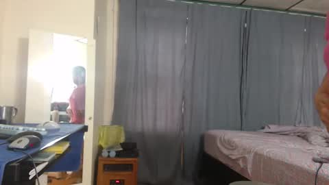 putiputi4u online show from March 21, 9:40 pm