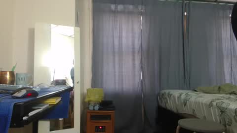 putiputi4u online show from April 12, 3:28 pm