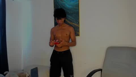 Snapshot of pyke_cum chatting on February 2, 2:24 pm pyke_cum online show from February 2, 2:24 pm