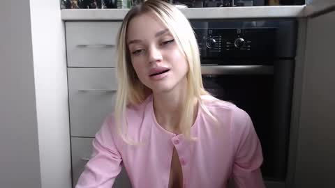 Milana online show from December 10, 11:00 am