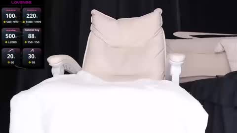 qianqian_ online show from October 8, 10:02 am