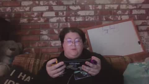 Snapshot of qtbisuccubi chatting on December 18, 4:35 pm Br4tty Bunny online show from December 18, 4:35 pm