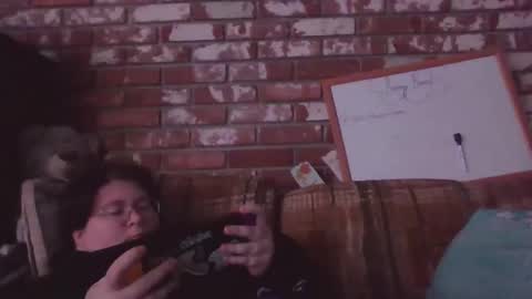 Snapshot of qtbisuccubi chatting on December 20, 2:07 am Br4tty Bunny online show from December 20, 2:07 am