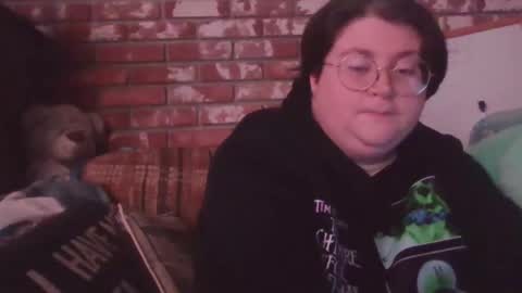 Snapshot of qtbisuccubi chatting on January 6, 5:27 pm Br4tty Bunny online show from January 6, 5:27 pm