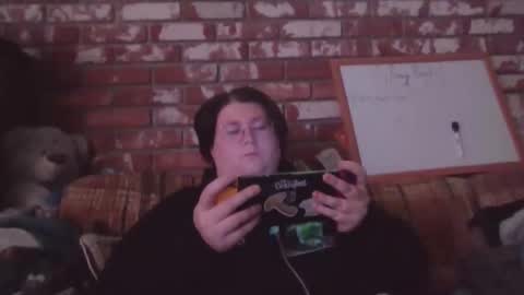 Snapshot of qtbisuccubi chatting on January 16, 4:33 pm Br4tty Bunny online show from January 16, 4:33 pm