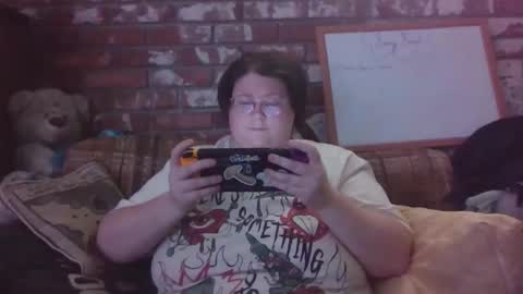 Snapshot of qtbisuccubi chatting on February 6, 9:29 pm Br4tty Bunny online show from February 6, 9:29 pm