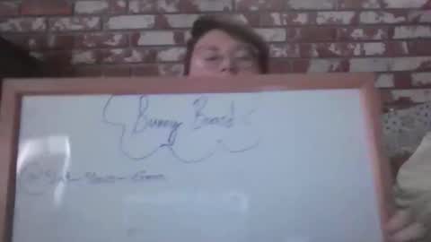 Snapshot of qtbisuccubi chatting on February 23, 3:42 pm Br4tty Bunny online show from February 23, 3:42 pm