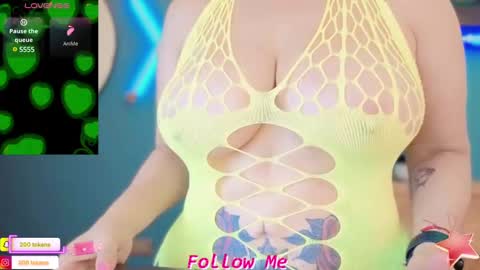 Snapshot of qu33nandh3rk1ng chatting on February 17, 2:59 pm Queen And King online show from February 17, 2:59 pm