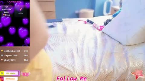 Snapshot of qu33nandh3rk1ng chatting on February 24, 5:31 pm Queen And King online show from February 24, 5:31 pm