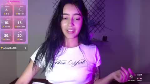 Snapshot of quee_tiana chatting on June 30, 9:38 pm your princess online show from June 30, 9:38 pm