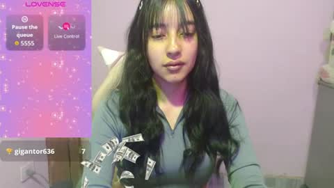 Snapshot of quee_tiana chatting on July 19, 3:54 am your princess online show from July 19, 3:54 am