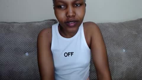 Snapshot of queen_900 chatting on February 4, 3:18 pm queen_900 online show from February 4, 3:18 pm