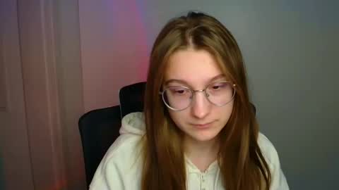 Snapshot of queen_amelie chatting on February 13, 8:54 am Amelie online show from February 13, 8:54 am