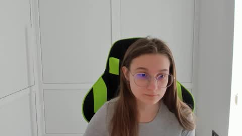 Amelie online show from March 16, 7:45 am