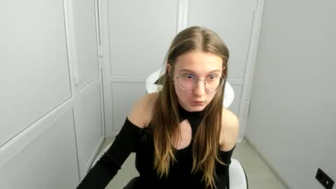 Amelie online show from March 29, 7:30 am